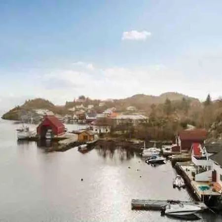 Flott Rorbu Pa Idylliske Langevag/bomlo