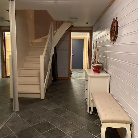Flott Rorbu Pa Idylliske Langevag/bomlo Σπίτι διακοπών
