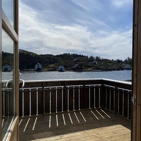Flott Rorbu Pa Idylliske Langevag/bomlo *