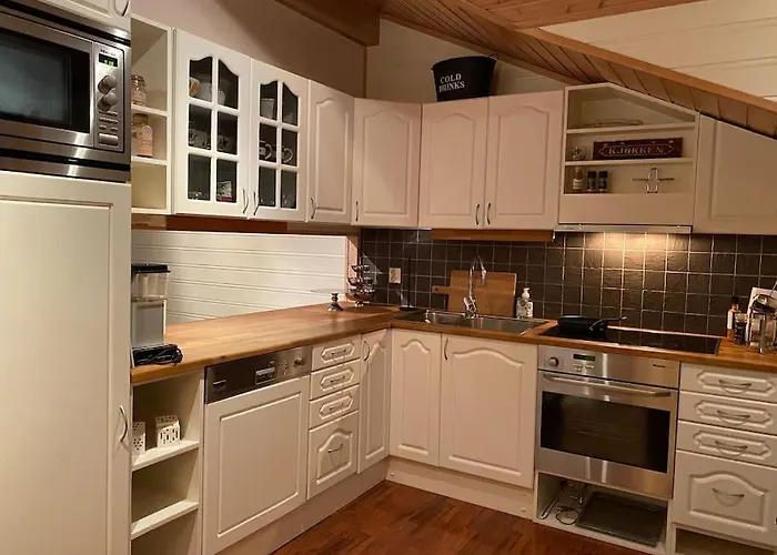 Flott Rorbu Pa Idylliske Langevag/bomlo