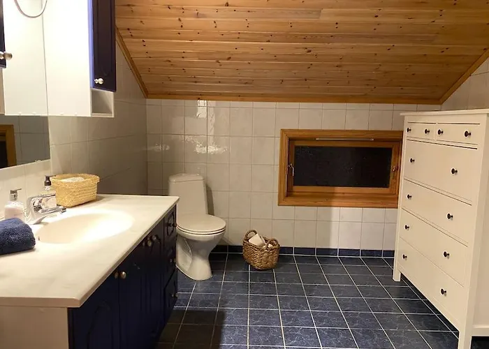 Flott Rorbu Pa Idylliske Langevag/bomlo