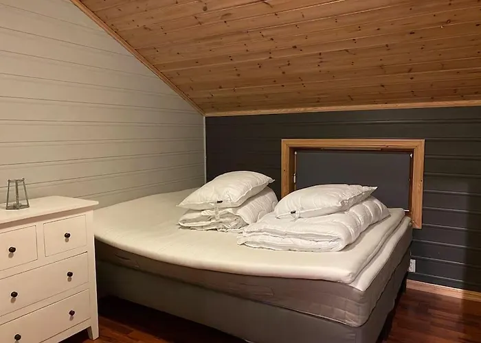 Flott Rorbu Pa Idylliske Langevag/bomlo Tatil Evi Bomlo