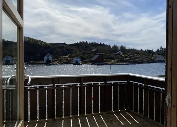 Flott Rorbu Pa Idylliske Langevag/bomlo *