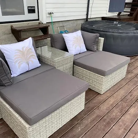 Flott Rorbu Pa Idylliske Langevag/bomlo *