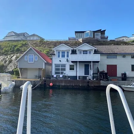 Flott Rorbu Pa Idylliske Langevag/bomlo بيت للعطل Bomlo