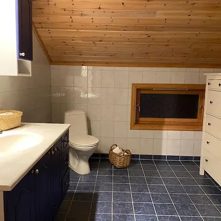 Flott Rorbu Pa Idylliske Langevag/bomlo